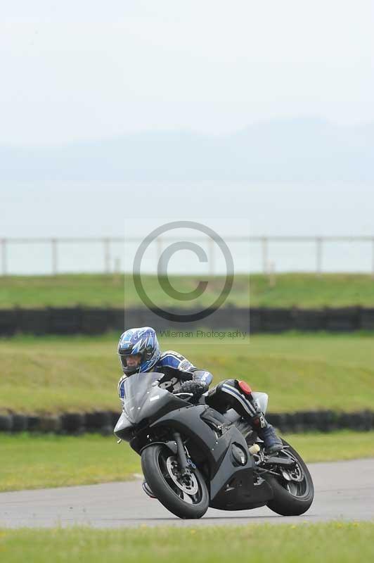 Motorcycle action photographs;anglesey circuit;anglesey trackday photographs;event digital images;eventdigitalimages;no limits trackday;oulton park circuit cheshire;peter wileman photography;trackday;trackday digital images;trackday photos;ty croes circuit wales