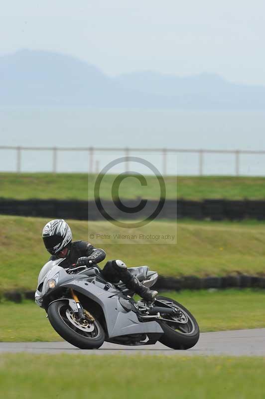 Motorcycle action photographs;anglesey circuit;anglesey trackday photographs;event digital images;eventdigitalimages;no limits trackday;oulton park circuit cheshire;peter wileman photography;trackday;trackday digital images;trackday photos;ty croes circuit wales