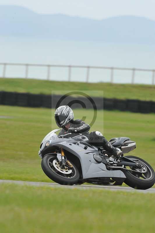 Motorcycle action photographs;anglesey circuit;anglesey trackday photographs;event digital images;eventdigitalimages;no limits trackday;oulton park circuit cheshire;peter wileman photography;trackday;trackday digital images;trackday photos;ty croes circuit wales