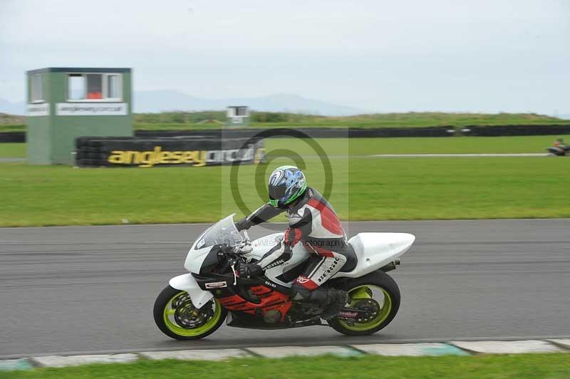 Motorcycle action photographs;anglesey circuit;anglesey trackday photographs;event digital images;eventdigitalimages;no limits trackday;oulton park circuit cheshire;peter wileman photography;trackday;trackday digital images;trackday photos;ty croes circuit wales