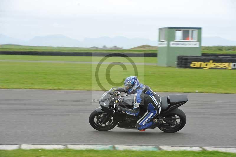 Motorcycle action photographs;anglesey circuit;anglesey trackday photographs;event digital images;eventdigitalimages;no limits trackday;oulton park circuit cheshire;peter wileman photography;trackday;trackday digital images;trackday photos;ty croes circuit wales