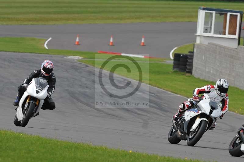 Motorcycle action photographs;anglesey circuit;anglesey trackday photographs;event digital images;eventdigitalimages;no limits trackday;oulton park circuit cheshire;peter wileman photography;trackday;trackday digital images;trackday photos;ty croes circuit wales