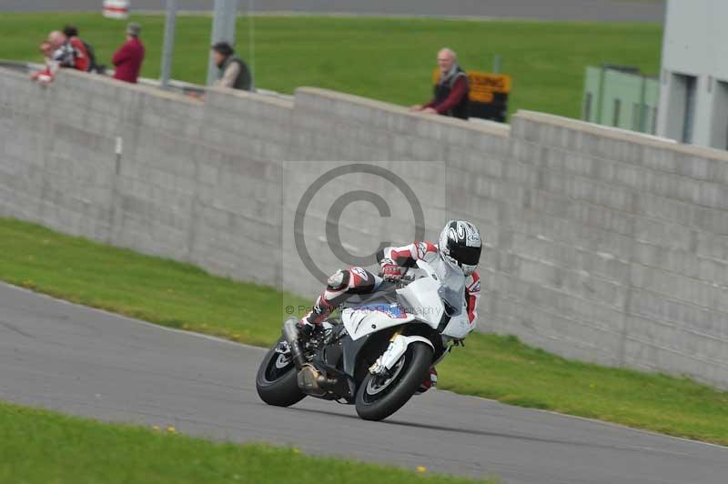 Motorcycle action photographs;anglesey circuit;anglesey trackday photographs;event digital images;eventdigitalimages;no limits trackday;oulton park circuit cheshire;peter wileman photography;trackday;trackday digital images;trackday photos;ty croes circuit wales