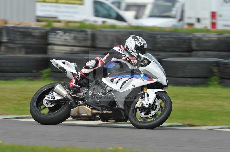 Motorcycle action photographs;anglesey circuit;anglesey trackday photographs;event digital images;eventdigitalimages;no limits trackday;oulton park circuit cheshire;peter wileman photography;trackday;trackday digital images;trackday photos;ty croes circuit wales