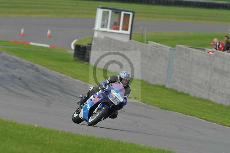 Motorcycle action photographs;anglesey circuit;anglesey trackday photographs;event digital images;eventdigitalimages;no limits trackday;oulton park circuit cheshire;peter wileman photography;trackday;trackday digital images;trackday photos;ty croes circuit wales