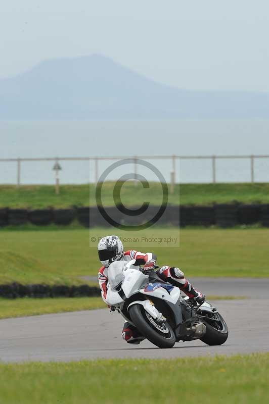 Motorcycle action photographs;anglesey circuit;anglesey trackday photographs;event digital images;eventdigitalimages;no limits trackday;oulton park circuit cheshire;peter wileman photography;trackday;trackday digital images;trackday photos;ty croes circuit wales