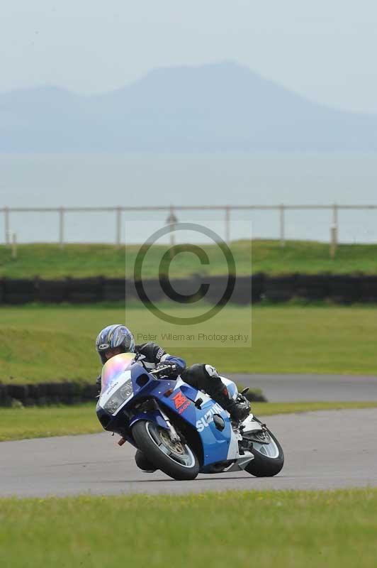 Motorcycle action photographs;anglesey circuit;anglesey trackday photographs;event digital images;eventdigitalimages;no limits trackday;oulton park circuit cheshire;peter wileman photography;trackday;trackday digital images;trackday photos;ty croes circuit wales