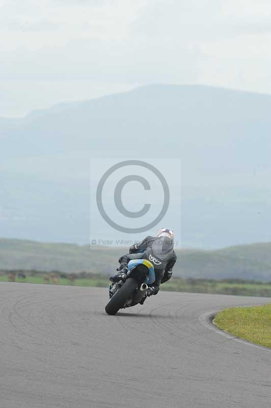 Motorcycle action photographs;anglesey circuit;anglesey trackday photographs;event digital images;eventdigitalimages;no limits trackday;oulton park circuit cheshire;peter wileman photography;trackday;trackday digital images;trackday photos;ty croes circuit wales