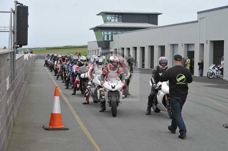 Motorcycle action photographs;anglesey circuit;anglesey trackday photographs;event digital images;eventdigitalimages;no limits trackday;oulton park circuit cheshire;peter wileman photography;trackday;trackday digital images;trackday photos;ty croes circuit wales