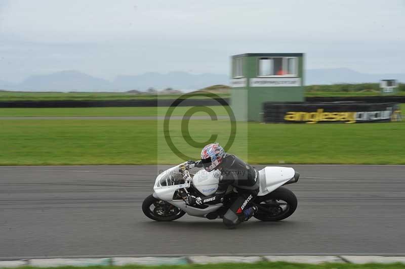 Motorcycle action photographs;anglesey circuit;anglesey trackday photographs;event digital images;eventdigitalimages;no limits trackday;oulton park circuit cheshire;peter wileman photography;trackday;trackday digital images;trackday photos;ty croes circuit wales