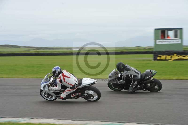 Motorcycle action photographs;anglesey circuit;anglesey trackday photographs;event digital images;eventdigitalimages;no limits trackday;oulton park circuit cheshire;peter wileman photography;trackday;trackday digital images;trackday photos;ty croes circuit wales