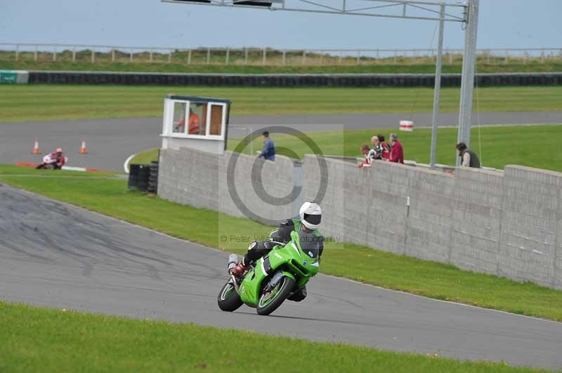 Motorcycle action photographs;anglesey circuit;anglesey trackday photographs;event digital images;eventdigitalimages;no limits trackday;oulton park circuit cheshire;peter wileman photography;trackday;trackday digital images;trackday photos;ty croes circuit wales