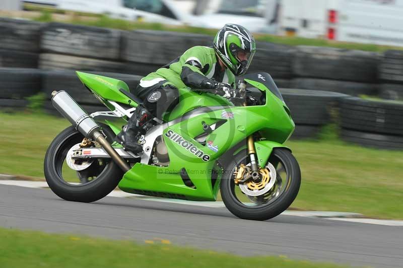 Motorcycle action photographs;anglesey circuit;anglesey trackday photographs;event digital images;eventdigitalimages;no limits trackday;oulton park circuit cheshire;peter wileman photography;trackday;trackday digital images;trackday photos;ty croes circuit wales