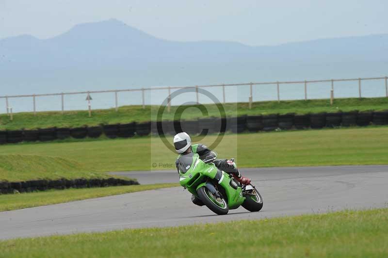 Motorcycle action photographs;anglesey circuit;anglesey trackday photographs;event digital images;eventdigitalimages;no limits trackday;oulton park circuit cheshire;peter wileman photography;trackday;trackday digital images;trackday photos;ty croes circuit wales