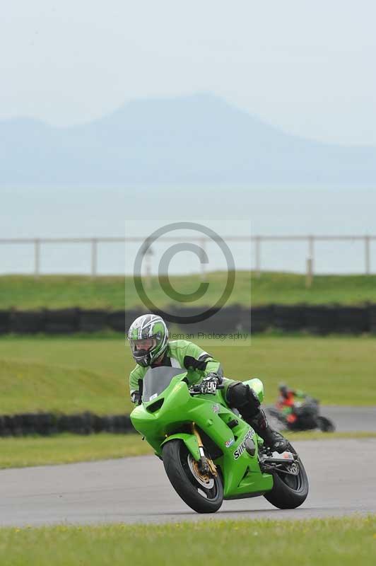 Motorcycle action photographs;anglesey circuit;anglesey trackday photographs;event digital images;eventdigitalimages;no limits trackday;oulton park circuit cheshire;peter wileman photography;trackday;trackday digital images;trackday photos;ty croes circuit wales