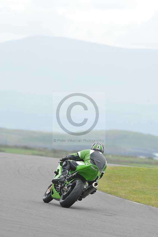 Motorcycle action photographs;anglesey circuit;anglesey trackday photographs;event digital images;eventdigitalimages;no limits trackday;oulton park circuit cheshire;peter wileman photography;trackday;trackday digital images;trackday photos;ty croes circuit wales