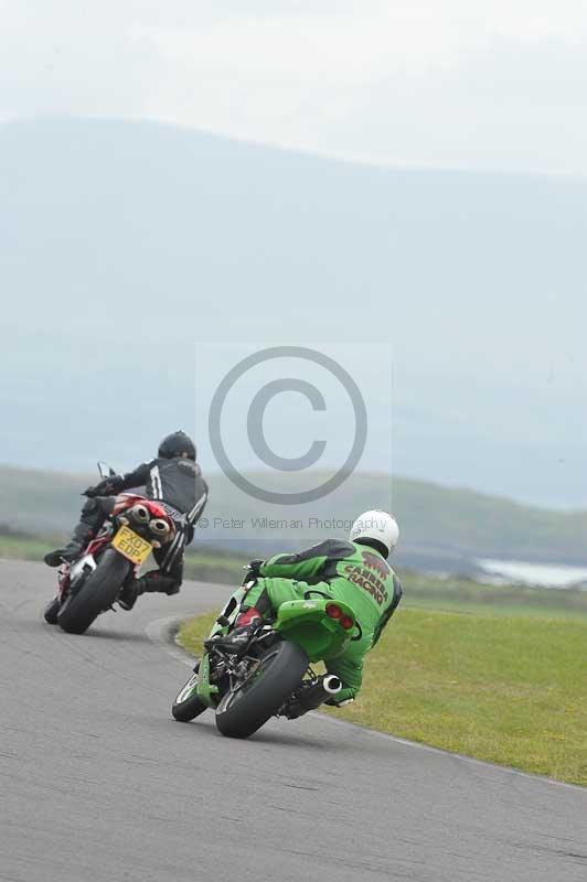 Motorcycle action photographs;anglesey circuit;anglesey trackday photographs;event digital images;eventdigitalimages;no limits trackday;oulton park circuit cheshire;peter wileman photography;trackday;trackday digital images;trackday photos;ty croes circuit wales