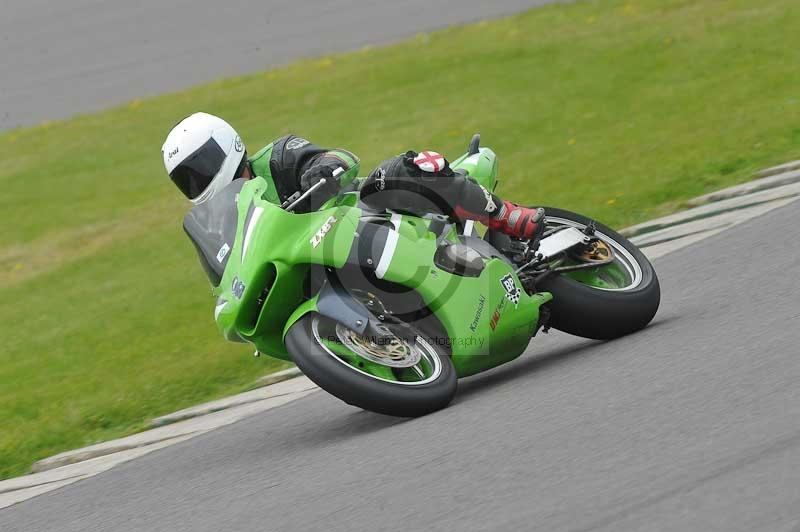 Motorcycle action photographs;anglesey circuit;anglesey trackday photographs;event digital images;eventdigitalimages;no limits trackday;oulton park circuit cheshire;peter wileman photography;trackday;trackday digital images;trackday photos;ty croes circuit wales