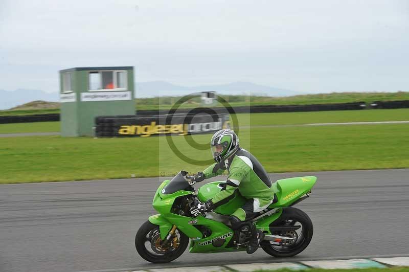 Motorcycle action photographs;anglesey circuit;anglesey trackday photographs;event digital images;eventdigitalimages;no limits trackday;oulton park circuit cheshire;peter wileman photography;trackday;trackday digital images;trackday photos;ty croes circuit wales