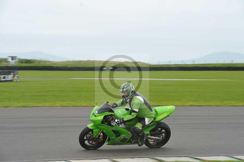 Motorcycle action photographs;anglesey circuit;anglesey trackday photographs;event digital images;eventdigitalimages;no limits trackday;oulton park circuit cheshire;peter wileman photography;trackday;trackday digital images;trackday photos;ty croes circuit wales