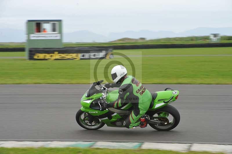 Motorcycle action photographs;anglesey circuit;anglesey trackday photographs;event digital images;eventdigitalimages;no limits trackday;oulton park circuit cheshire;peter wileman photography;trackday;trackday digital images;trackday photos;ty croes circuit wales