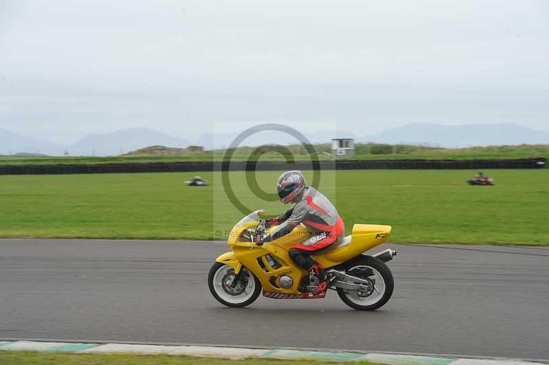 Motorcycle action photographs;anglesey circuit;anglesey trackday photographs;event digital images;eventdigitalimages;no limits trackday;oulton park circuit cheshire;peter wileman photography;trackday;trackday digital images;trackday photos;ty croes circuit wales