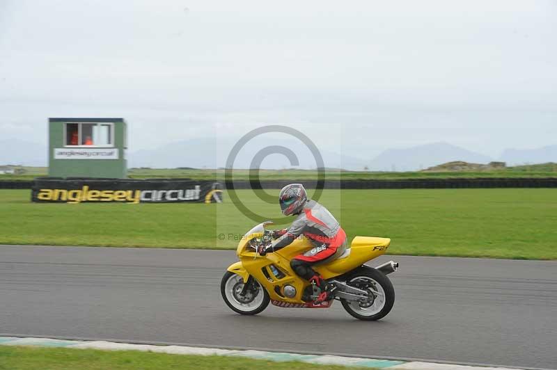 Motorcycle action photographs;anglesey circuit;anglesey trackday photographs;event digital images;eventdigitalimages;no limits trackday;oulton park circuit cheshire;peter wileman photography;trackday;trackday digital images;trackday photos;ty croes circuit wales