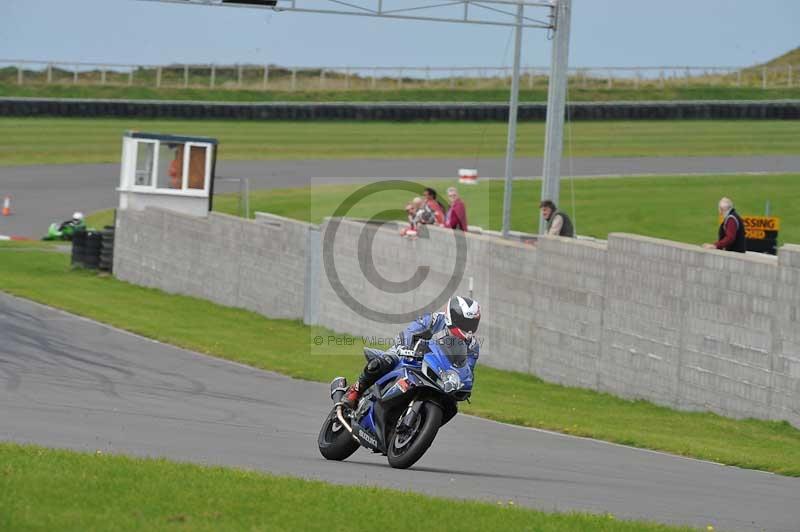 Motorcycle action photographs;anglesey circuit;anglesey trackday photographs;event digital images;eventdigitalimages;no limits trackday;oulton park circuit cheshire;peter wileman photography;trackday;trackday digital images;trackday photos;ty croes circuit wales