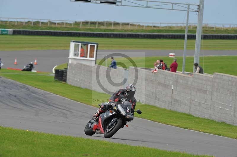 Motorcycle action photographs;anglesey circuit;anglesey trackday photographs;event digital images;eventdigitalimages;no limits trackday;oulton park circuit cheshire;peter wileman photography;trackday;trackday digital images;trackday photos;ty croes circuit wales