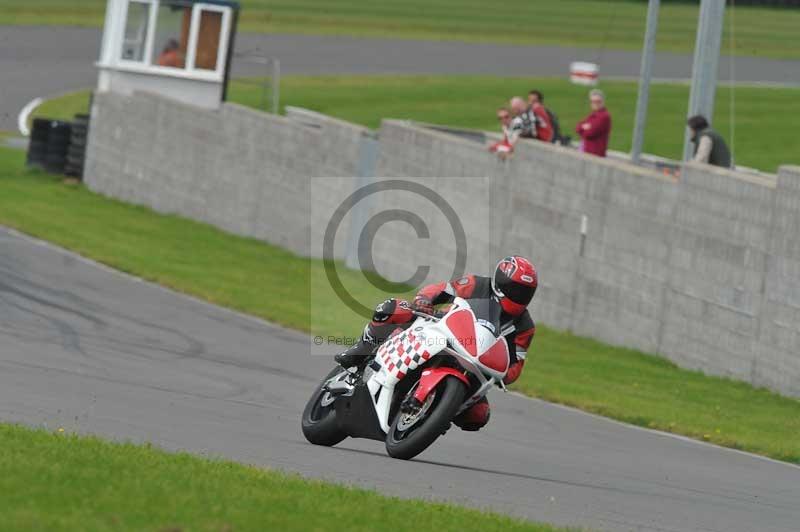 Motorcycle action photographs;anglesey circuit;anglesey trackday photographs;event digital images;eventdigitalimages;no limits trackday;oulton park circuit cheshire;peter wileman photography;trackday;trackday digital images;trackday photos;ty croes circuit wales