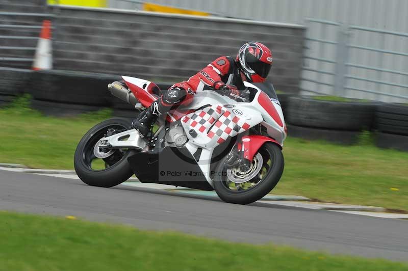 Motorcycle action photographs;anglesey circuit;anglesey trackday photographs;event digital images;eventdigitalimages;no limits trackday;oulton park circuit cheshire;peter wileman photography;trackday;trackday digital images;trackday photos;ty croes circuit wales