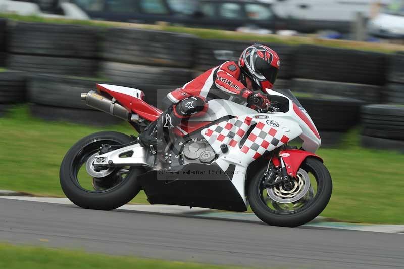 Motorcycle action photographs;anglesey circuit;anglesey trackday photographs;event digital images;eventdigitalimages;no limits trackday;oulton park circuit cheshire;peter wileman photography;trackday;trackday digital images;trackday photos;ty croes circuit wales