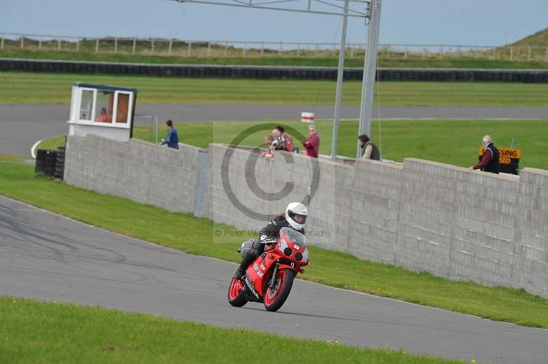 Motorcycle action photographs;anglesey circuit;anglesey trackday photographs;event digital images;eventdigitalimages;no limits trackday;oulton park circuit cheshire;peter wileman photography;trackday;trackday digital images;trackday photos;ty croes circuit wales