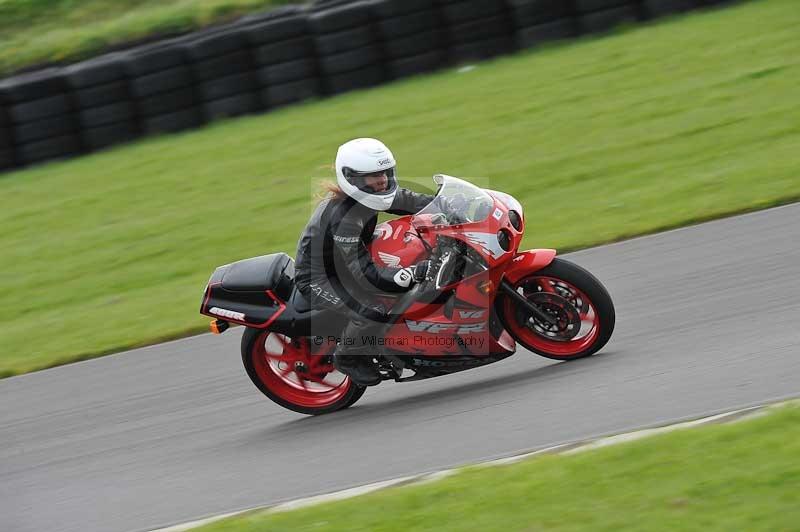 Motorcycle action photographs;anglesey circuit;anglesey trackday photographs;event digital images;eventdigitalimages;no limits trackday;oulton park circuit cheshire;peter wileman photography;trackday;trackday digital images;trackday photos;ty croes circuit wales