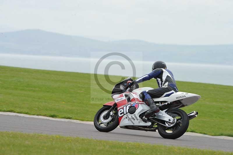 Motorcycle action photographs;anglesey circuit;anglesey trackday photographs;event digital images;eventdigitalimages;no limits trackday;oulton park circuit cheshire;peter wileman photography;trackday;trackday digital images;trackday photos;ty croes circuit wales