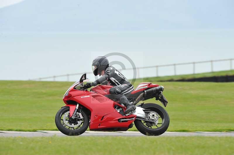 Motorcycle action photographs;anglesey circuit;anglesey trackday photographs;event digital images;eventdigitalimages;no limits trackday;oulton park circuit cheshire;peter wileman photography;trackday;trackday digital images;trackday photos;ty croes circuit wales