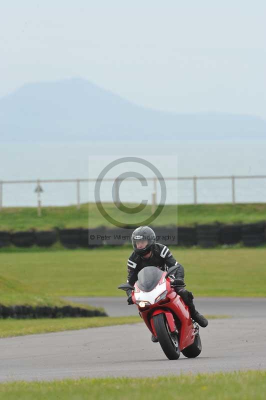 Motorcycle action photographs;anglesey circuit;anglesey trackday photographs;event digital images;eventdigitalimages;no limits trackday;oulton park circuit cheshire;peter wileman photography;trackday;trackday digital images;trackday photos;ty croes circuit wales