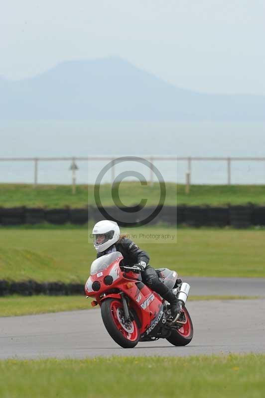 Motorcycle action photographs;anglesey circuit;anglesey trackday photographs;event digital images;eventdigitalimages;no limits trackday;oulton park circuit cheshire;peter wileman photography;trackday;trackday digital images;trackday photos;ty croes circuit wales