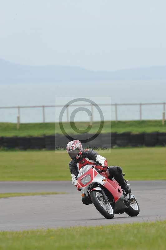 Motorcycle action photographs;anglesey circuit;anglesey trackday photographs;event digital images;eventdigitalimages;no limits trackday;oulton park circuit cheshire;peter wileman photography;trackday;trackday digital images;trackday photos;ty croes circuit wales