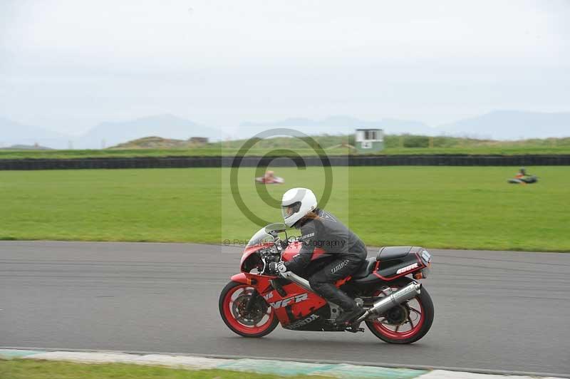 Motorcycle action photographs;anglesey circuit;anglesey trackday photographs;event digital images;eventdigitalimages;no limits trackday;oulton park circuit cheshire;peter wileman photography;trackday;trackday digital images;trackday photos;ty croes circuit wales