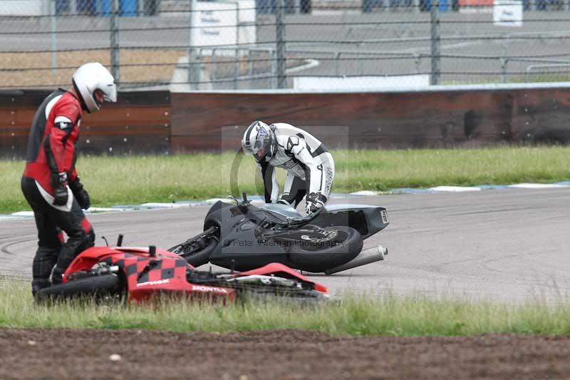 Rockingham no limits trackday;enduro digital images;event digital images;eventdigitalimages;no limits trackdays;peter wileman photography;racing digital images;rockingham raceway northamptonshire;rockingham trackday photographs;trackday digital images;trackday photos