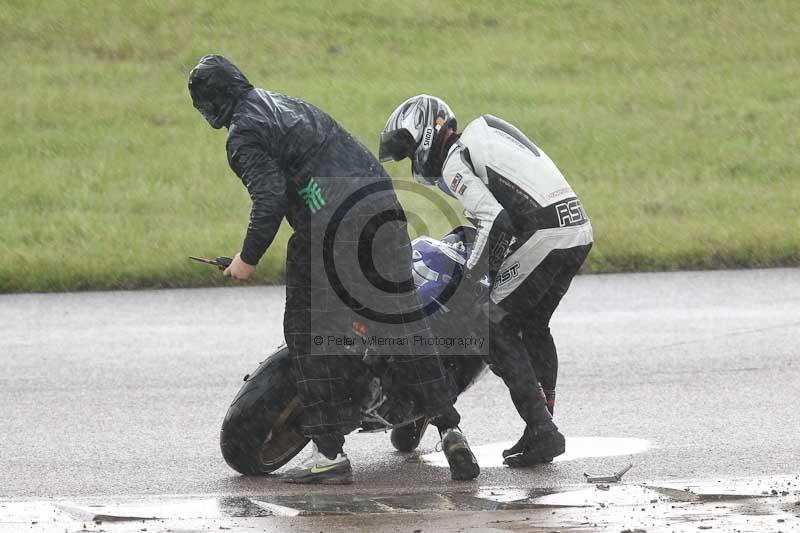 Rockingham no limits trackday;enduro digital images;event digital images;eventdigitalimages;no limits trackdays;peter wileman photography;racing digital images;rockingham raceway northamptonshire;rockingham trackday photographs;trackday digital images;trackday photos