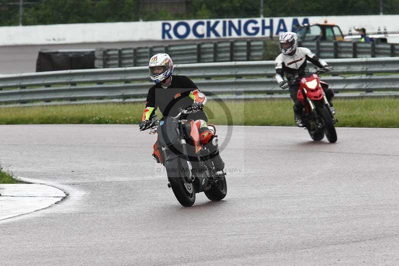 Rockingham no limits trackday;enduro digital images;event digital images;eventdigitalimages;no limits trackdays;peter wileman photography;racing digital images;rockingham raceway northamptonshire;rockingham trackday photographs;trackday digital images;trackday photos