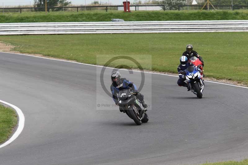 Motorcycle action photographs;Trackday digital images;event digital images;eventdigitalimages;no limits trackday;peter wileman photography;snetterton;snetterton circuit norfolk;snetterton photographs;trackday;trackday photos