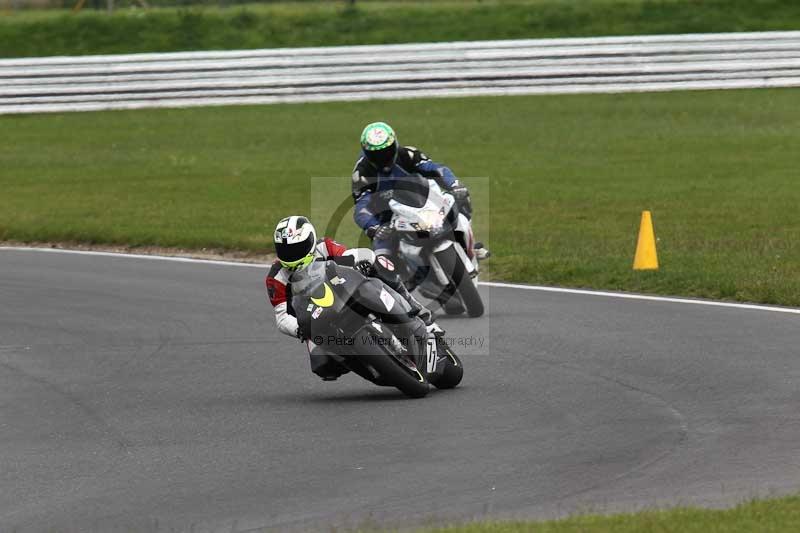 Motorcycle action photographs;Trackday digital images;event digital images;eventdigitalimages;no limits trackday;peter wileman photography;snetterton;snetterton circuit norfolk;snetterton photographs;trackday;trackday photos