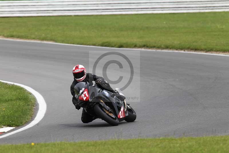 Motorcycle action photographs;Trackday digital images;event digital images;eventdigitalimages;no limits trackday;peter wileman photography;snetterton;snetterton circuit norfolk;snetterton photographs;trackday;trackday photos