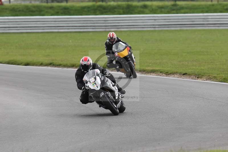 Motorcycle action photographs;Trackday digital images;event digital images;eventdigitalimages;no limits trackday;peter wileman photography;snetterton;snetterton circuit norfolk;snetterton photographs;trackday;trackday photos