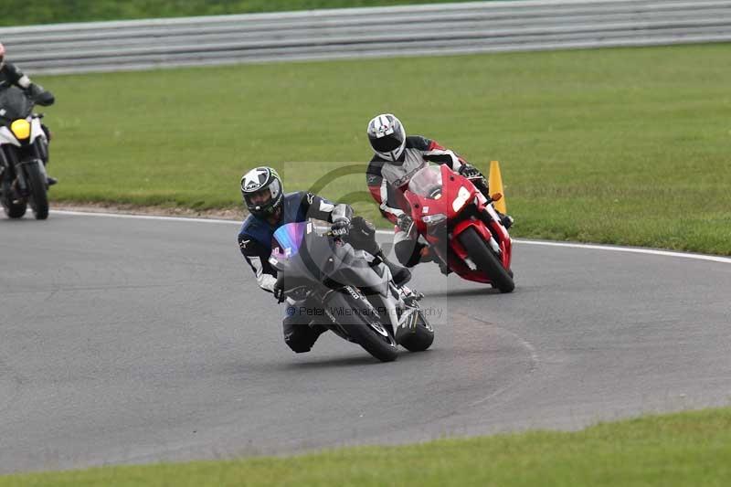 Motorcycle action photographs;Trackday digital images;event digital images;eventdigitalimages;no limits trackday;peter wileman photography;snetterton;snetterton circuit norfolk;snetterton photographs;trackday;trackday photos