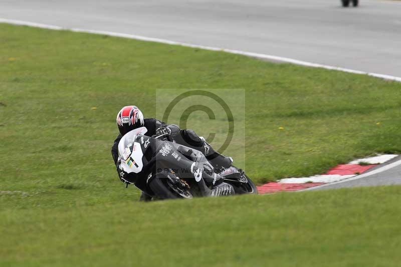 Motorcycle action photographs;Trackday digital images;event digital images;eventdigitalimages;no limits trackday;peter wileman photography;snetterton;snetterton circuit norfolk;snetterton photographs;trackday;trackday photos