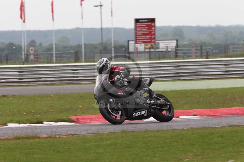 Motorcycle action photographs;Trackday digital images;event digital images;eventdigitalimages;no limits trackday;peter wileman photography;snetterton;snetterton circuit norfolk;snetterton photographs;trackday;trackday photos